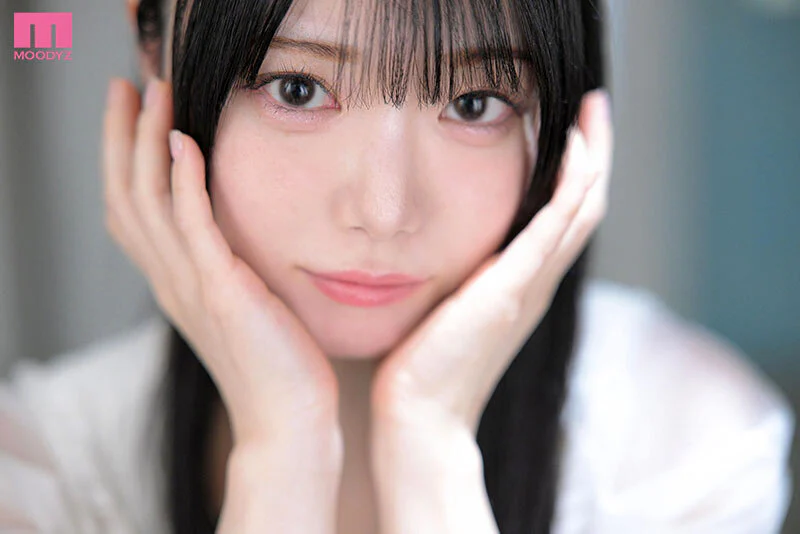 【VR】スターへの階段を駆けあげる現役女子大生×Hcupおっぱい 奥井千晴が普通の女の子に戻る初めてのドキドキお泊まりデート - 画像1