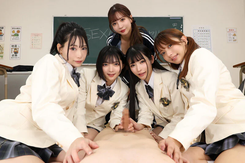 「【VR】【KMPVR-彩-1,000タイトル突破記念版】果てたら負け!何度射精してもクラスの女子が目の色を変えて僕をイカせまくる学園SEXバトルロワイヤル」というVR作品をわかりやすく表した厳選画像1