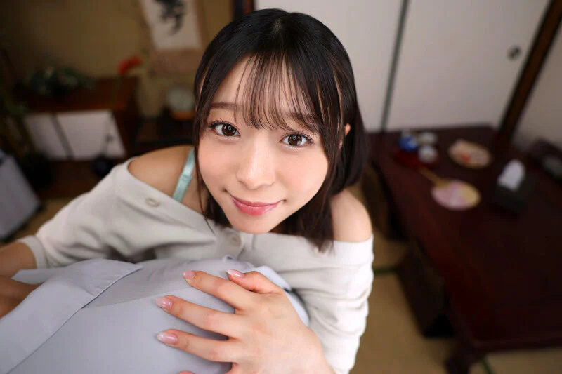 【VR】【8K】あどけない元教え子と孕ませ懇願卒業旅行 3年溜まった欲望をすべて吐き出すように何度も精子を注ぎ込んだ教師のボク あや - 画像1